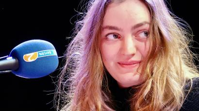 Die 28-jährige Schriftstellerin Dana Vowinckel ("Gewässer im Ziplock") erhält in diesem Jahr den Literaturpreis der deutschen Wirtschaft.