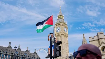 Palästinensische Fahne in London vor dem Big Ben