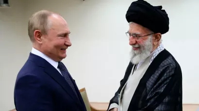 Putin (links) und Khamenei (rechts) in Teheran, 2022.